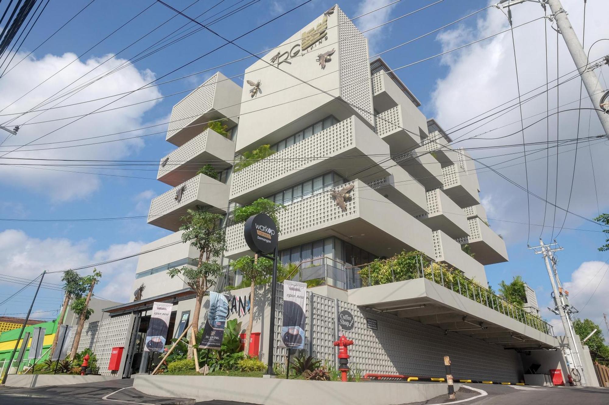 Sans Hotel Rg Living Jogja By Reddoorz Pakualaman Kültér fotó