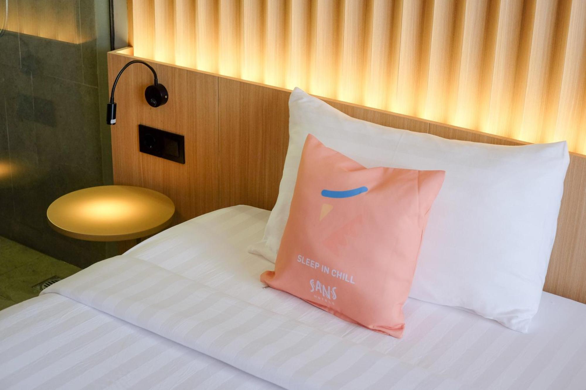Sans Hotel Rg Living Jogja By Reddoorz Pakualaman Kültér fotó