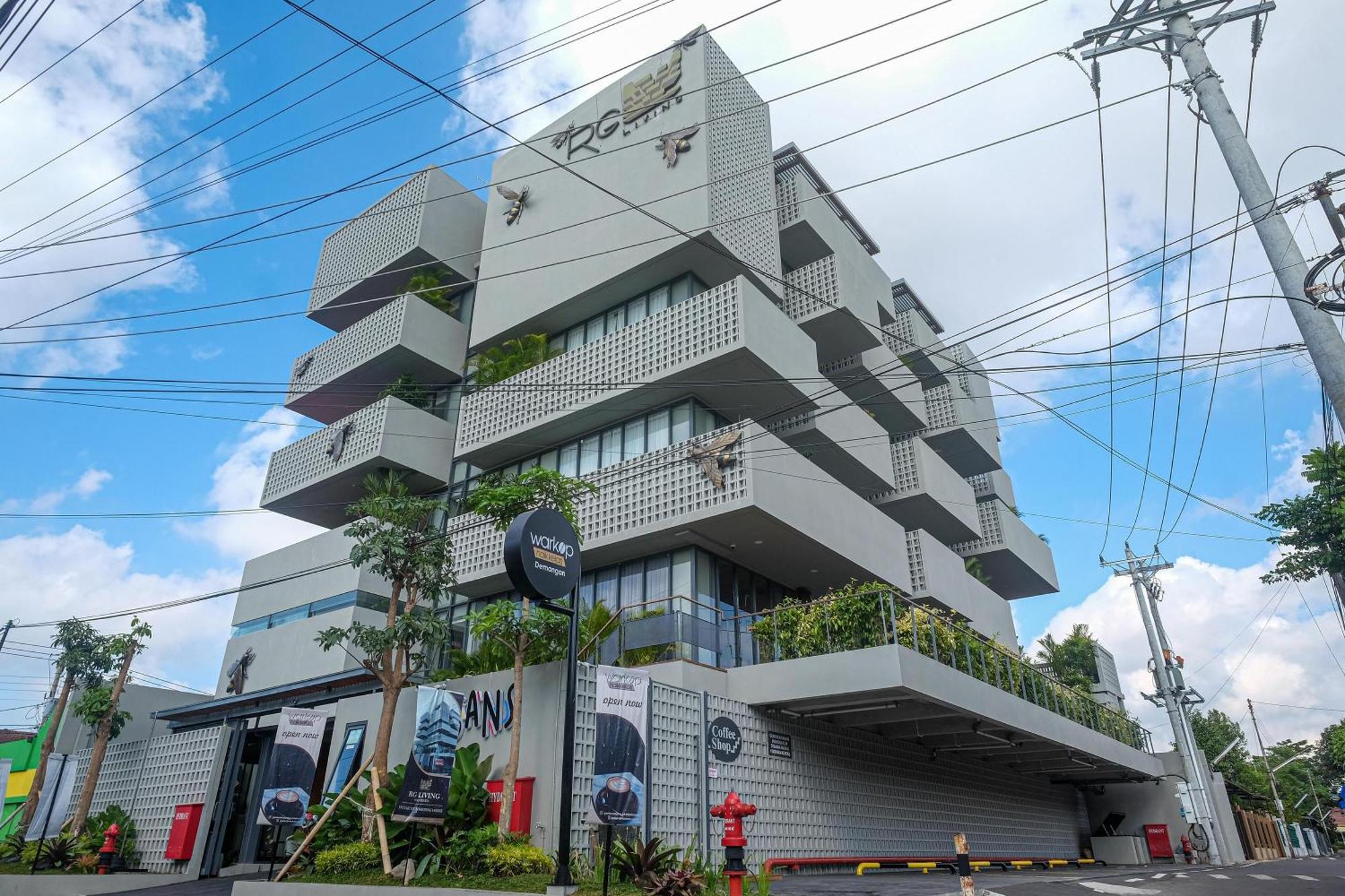 Sans Hotel Rg Living Jogja By Reddoorz Pakualaman Kültér fotó