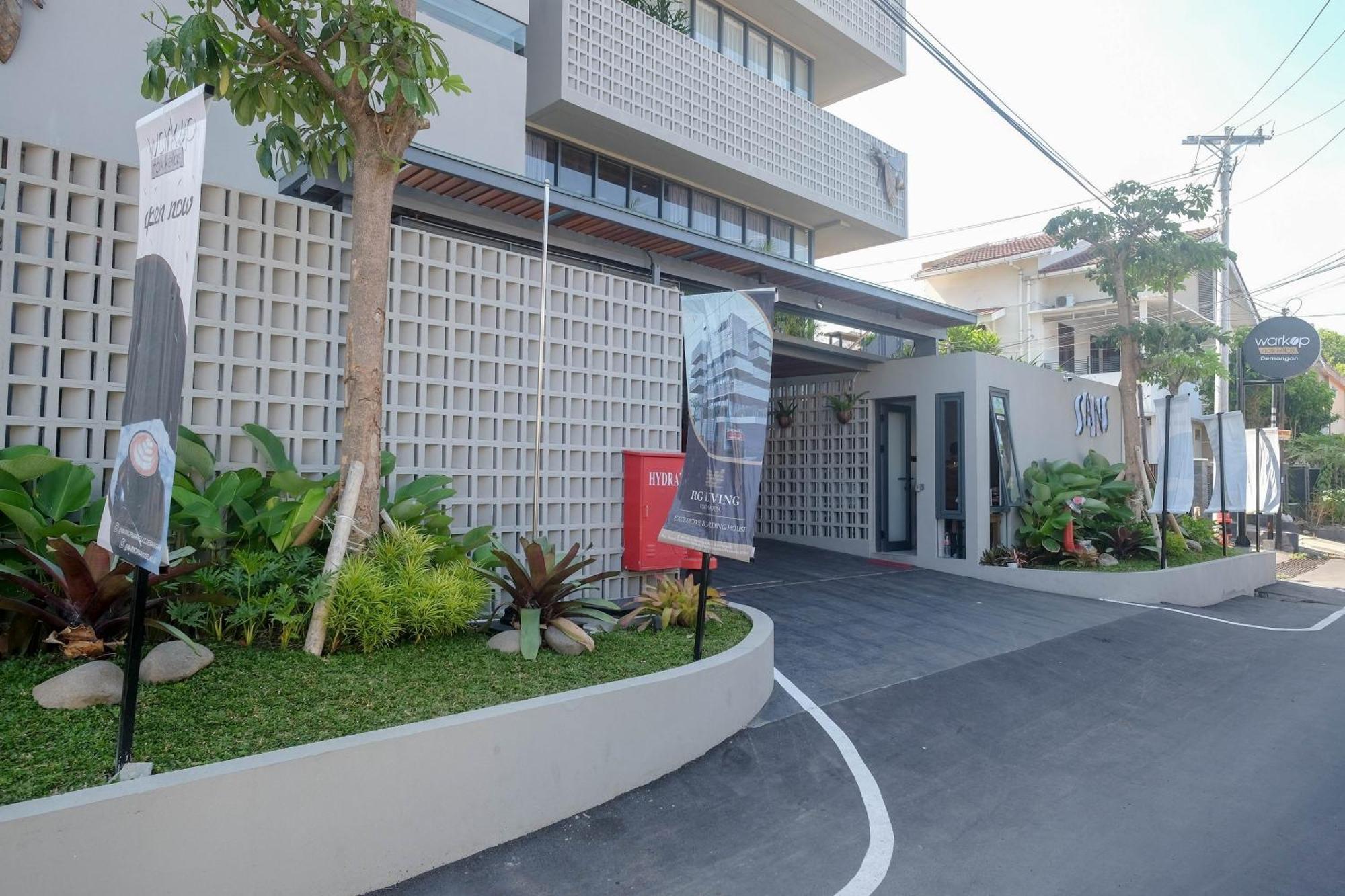 Sans Hotel Rg Living Jogja By Reddoorz Pakualaman Kültér fotó