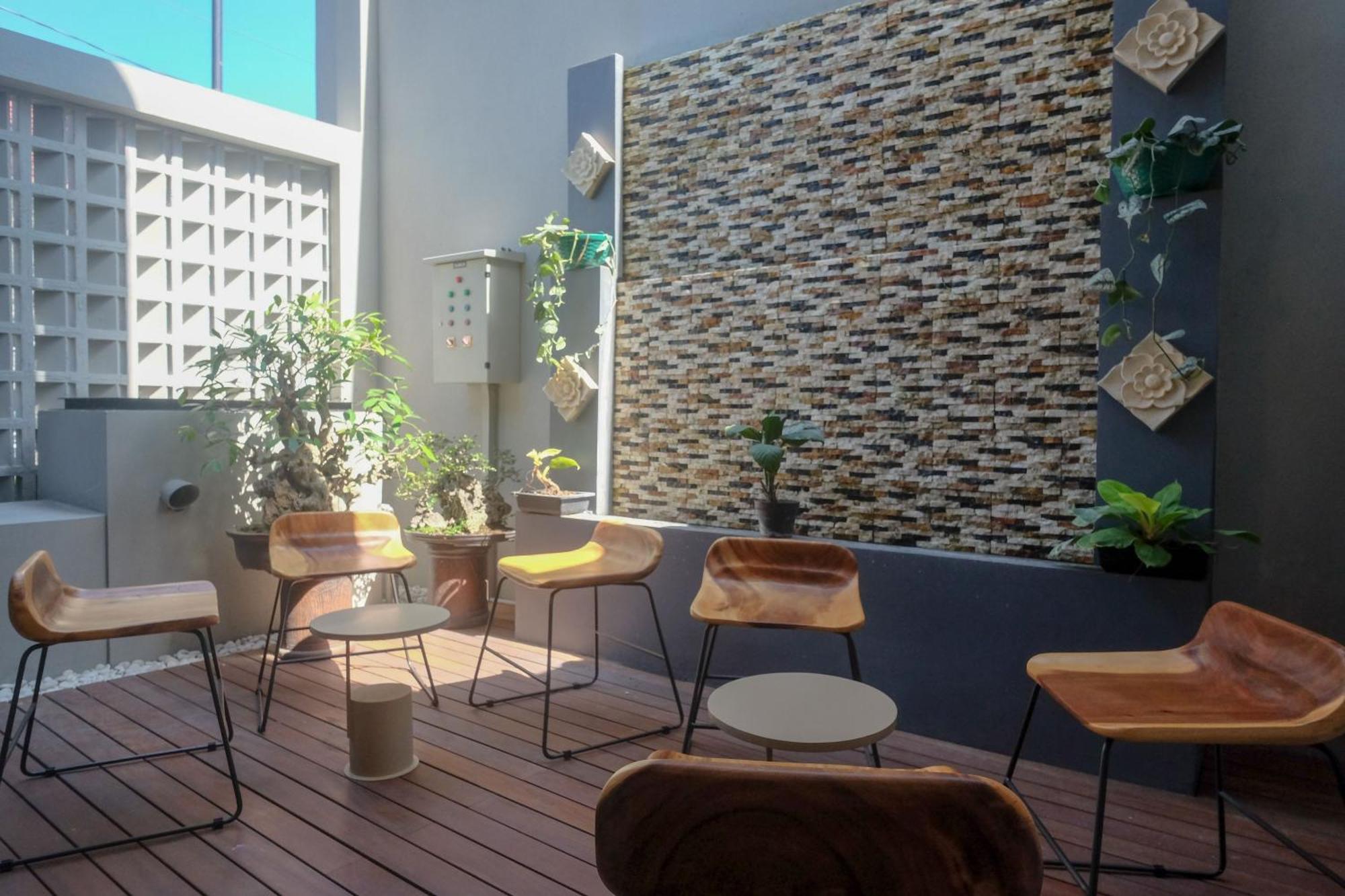 Sans Hotel Rg Living Jogja By Reddoorz Pakualaman Kültér fotó