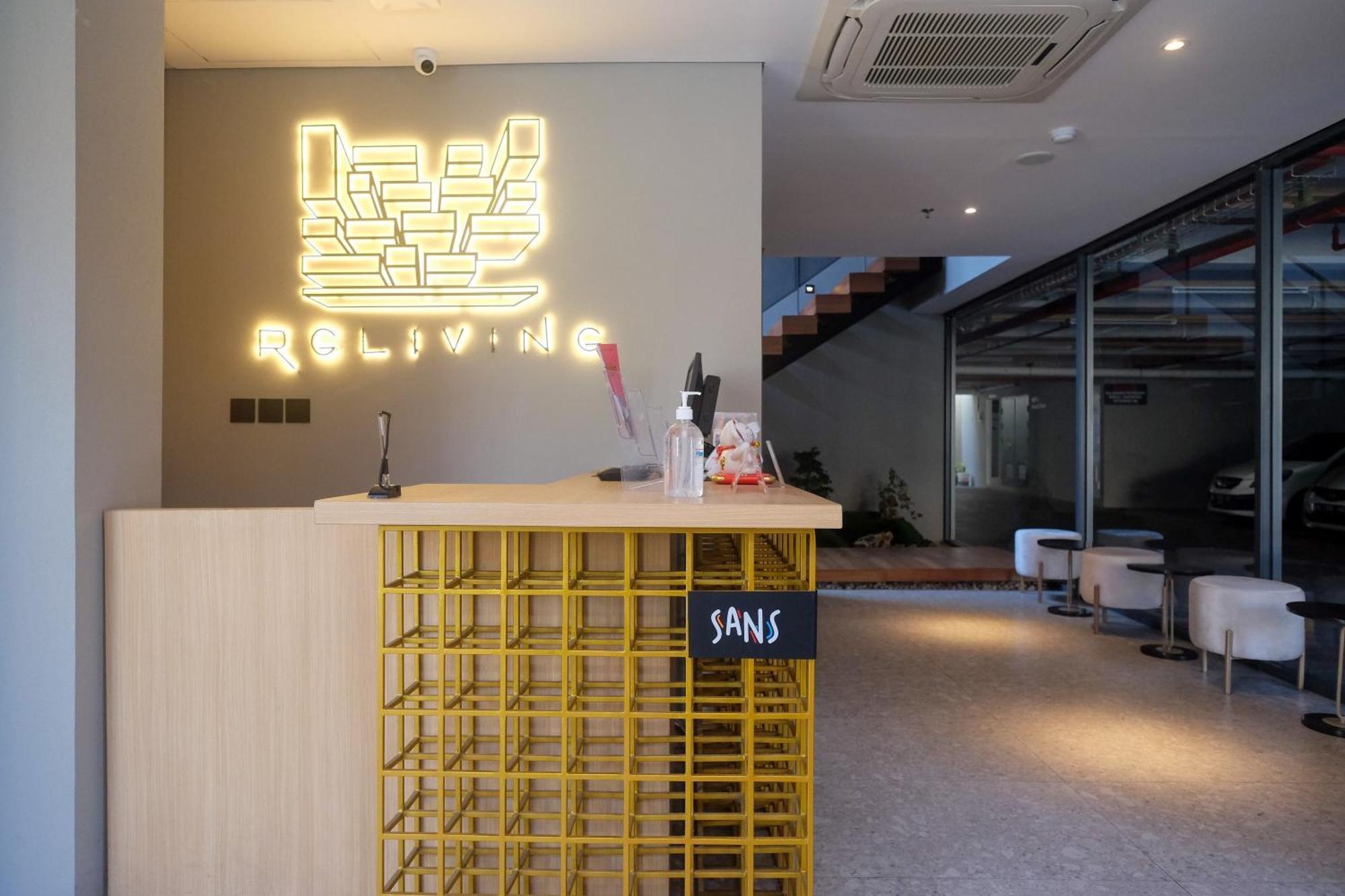 Sans Hotel Rg Living Jogja By Reddoorz Pakualaman Kültér fotó