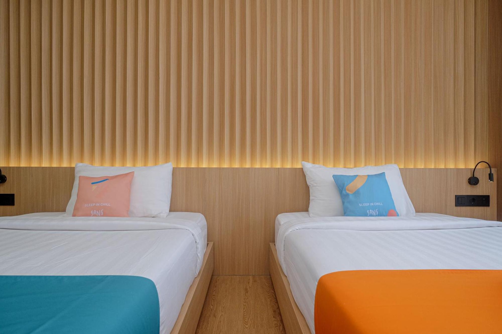 Sans Hotel Rg Living Jogja By Reddoorz Pakualaman Kültér fotó