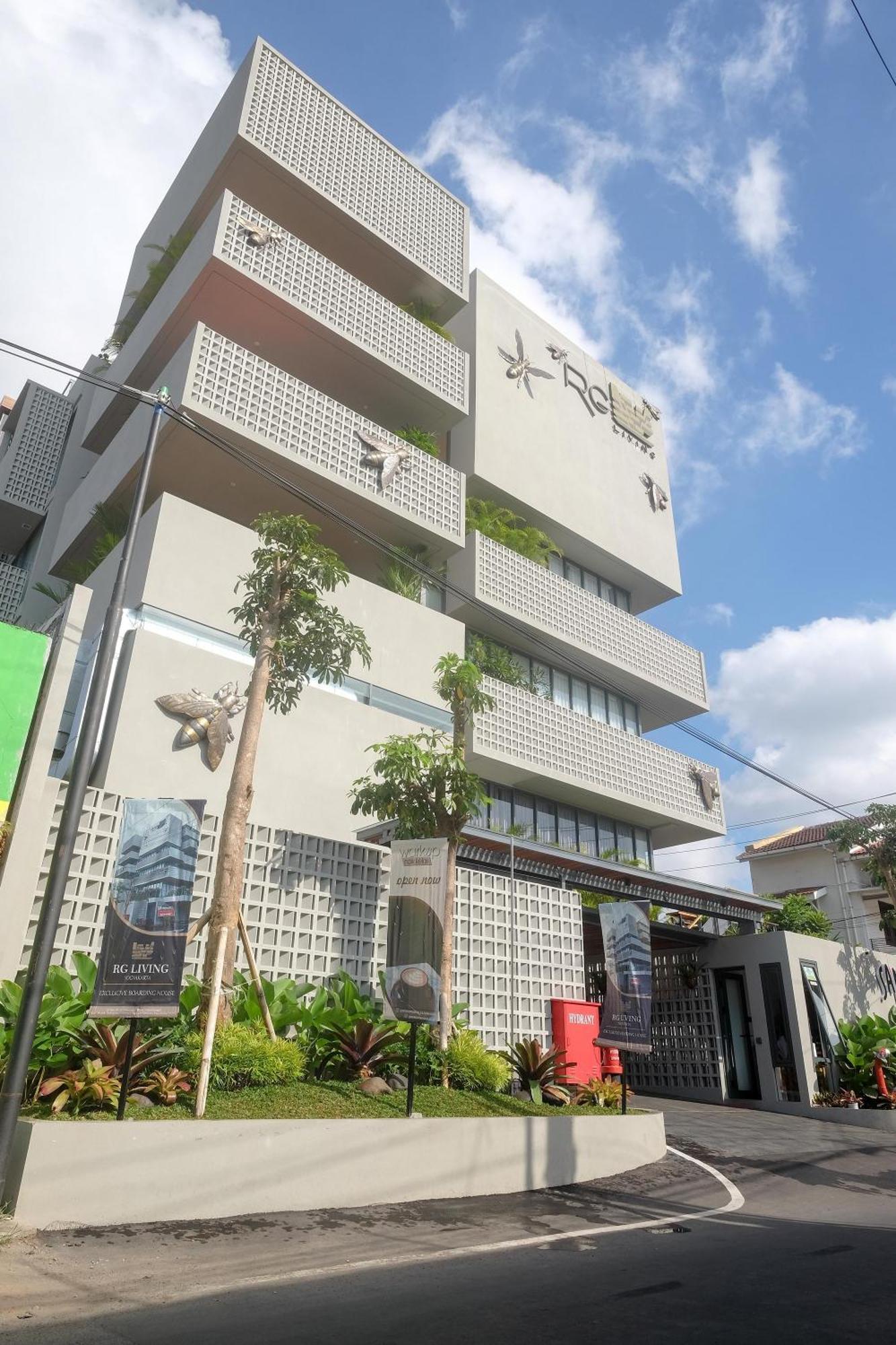 Sans Hotel Rg Living Jogja By Reddoorz Pakualaman Kültér fotó