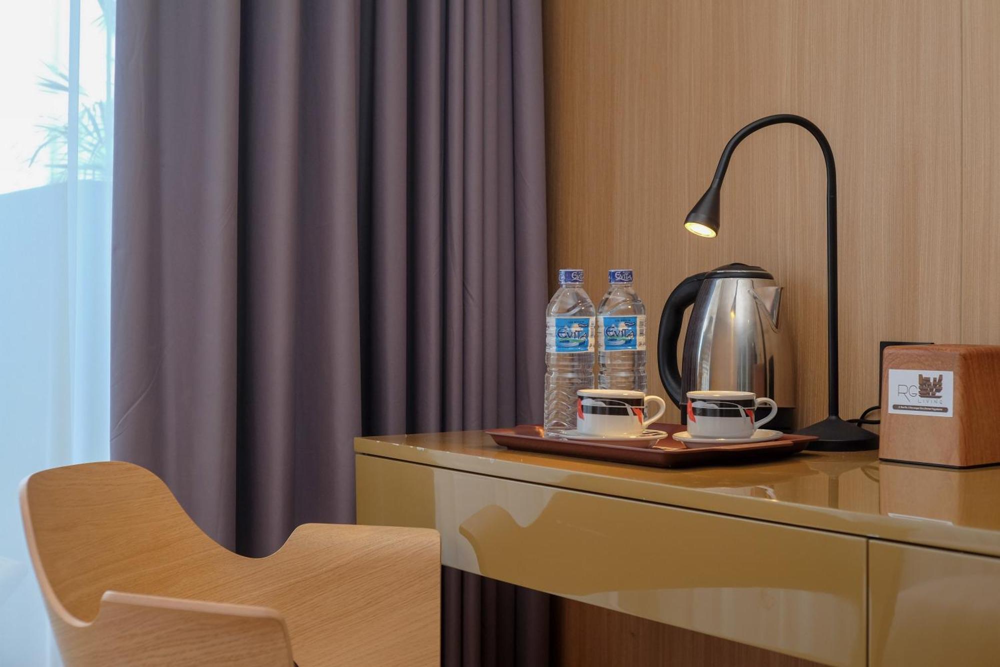 Sans Hotel Rg Living Jogja By Reddoorz Pakualaman Kültér fotó