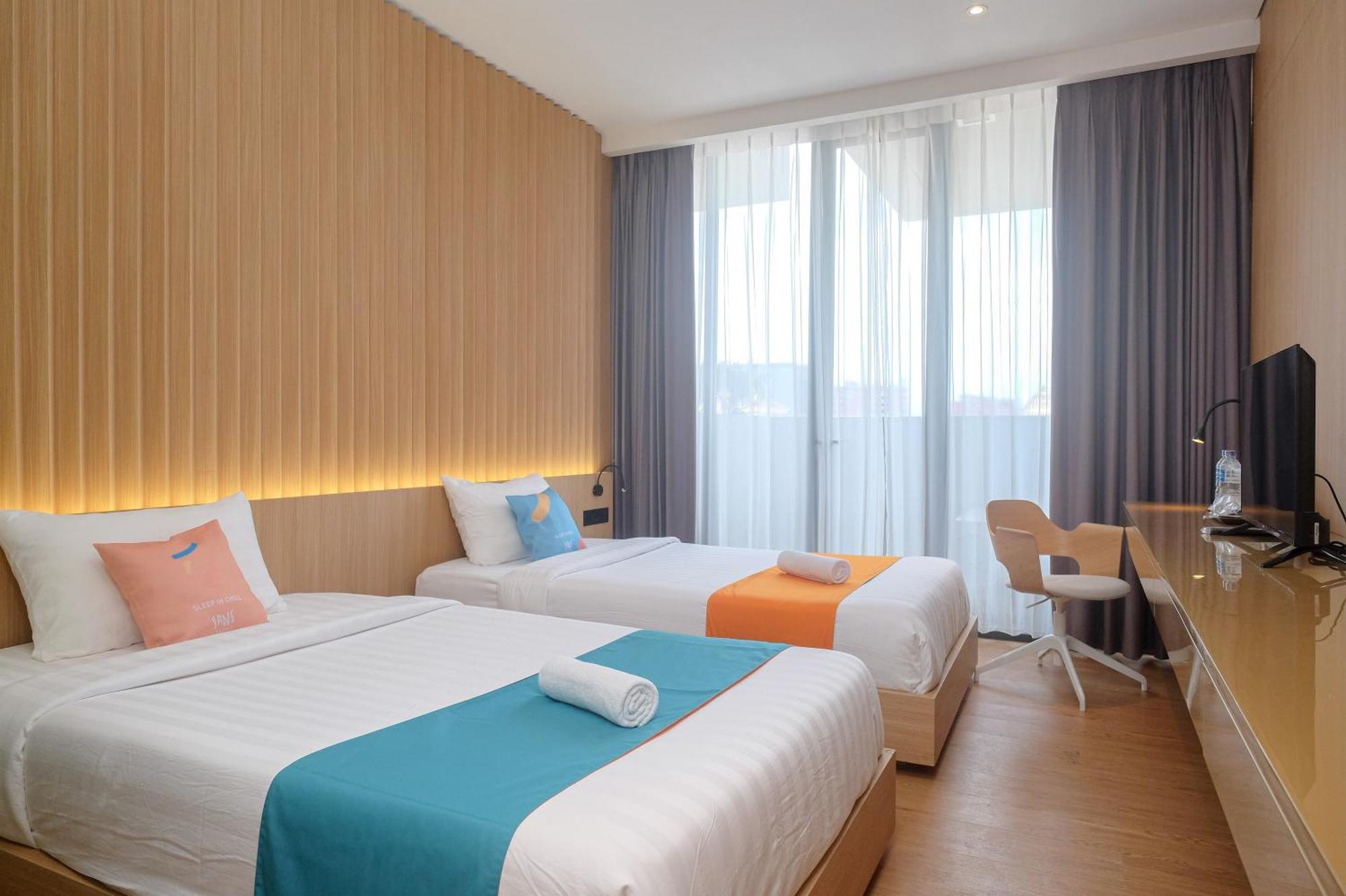 Sans Hotel Rg Living Jogja By Reddoorz Pakualaman Kültér fotó
