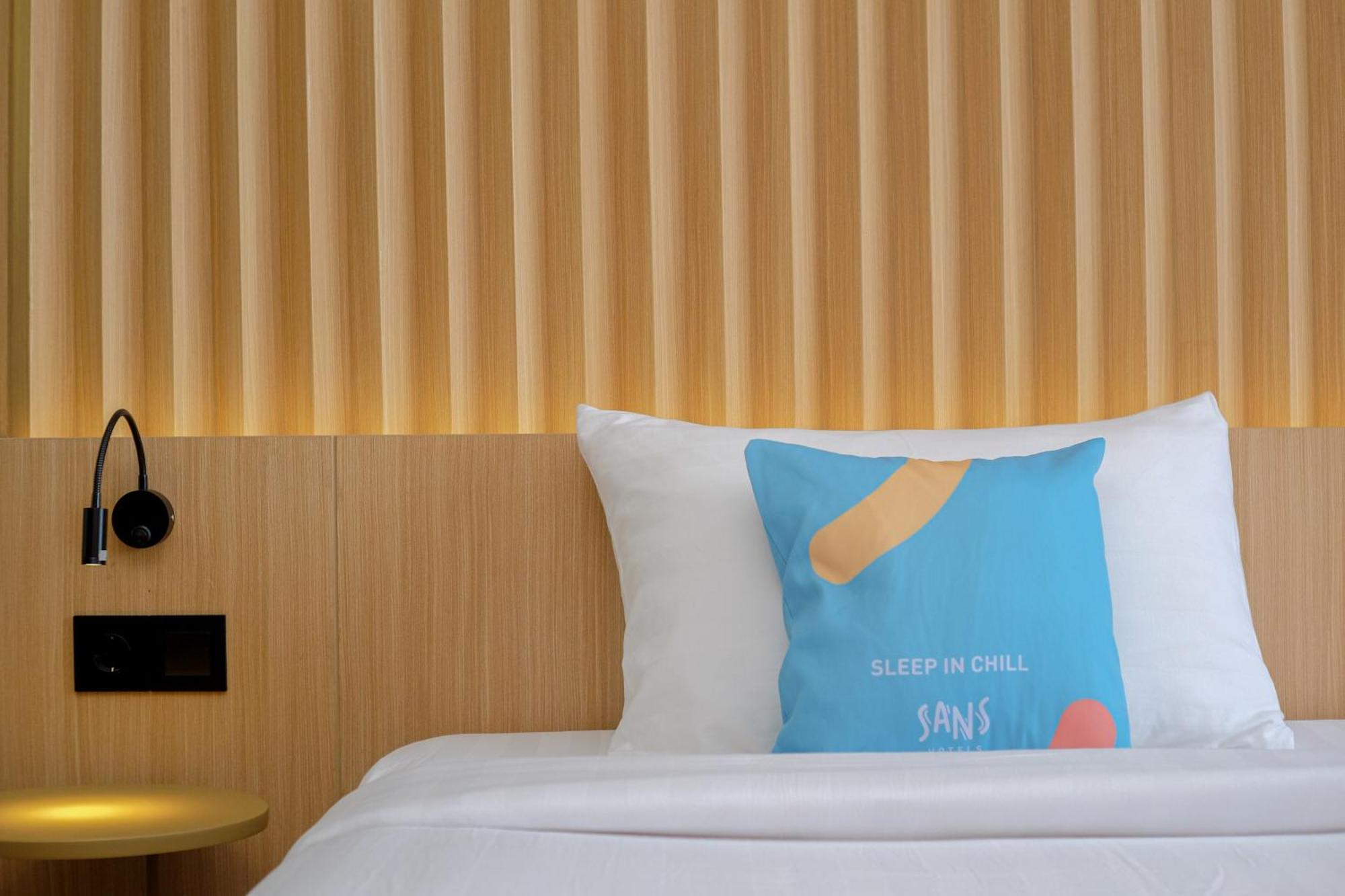 Sans Hotel Rg Living Jogja By Reddoorz Pakualaman Kültér fotó