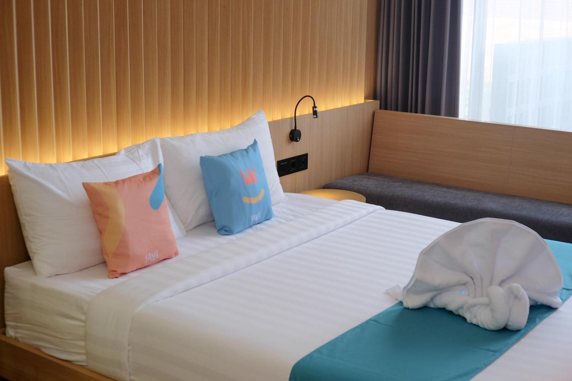 Sans Hotel Rg Living Jogja By Reddoorz Pakualaman Kültér fotó