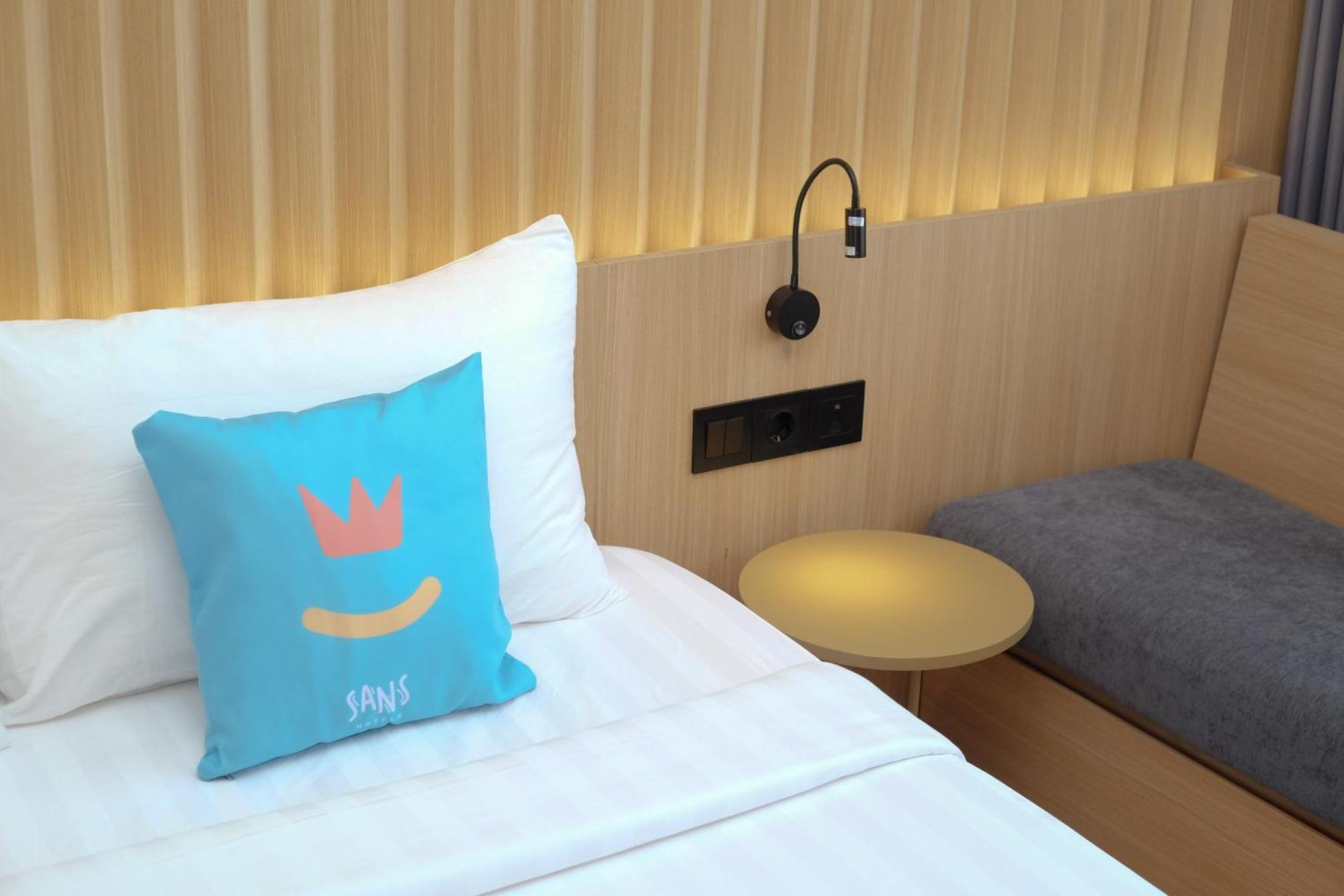 Sans Hotel Rg Living Jogja By Reddoorz Pakualaman Kültér fotó