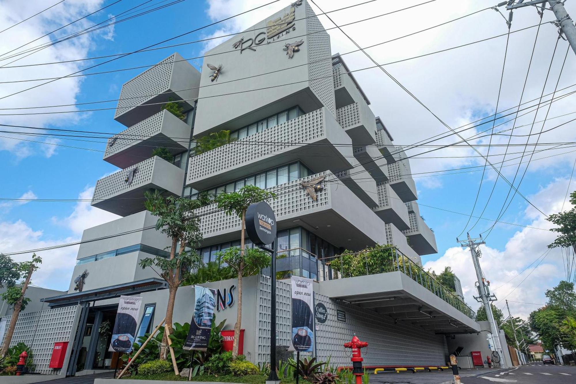Sans Hotel Rg Living Jogja By Reddoorz Pakualaman Kültér fotó