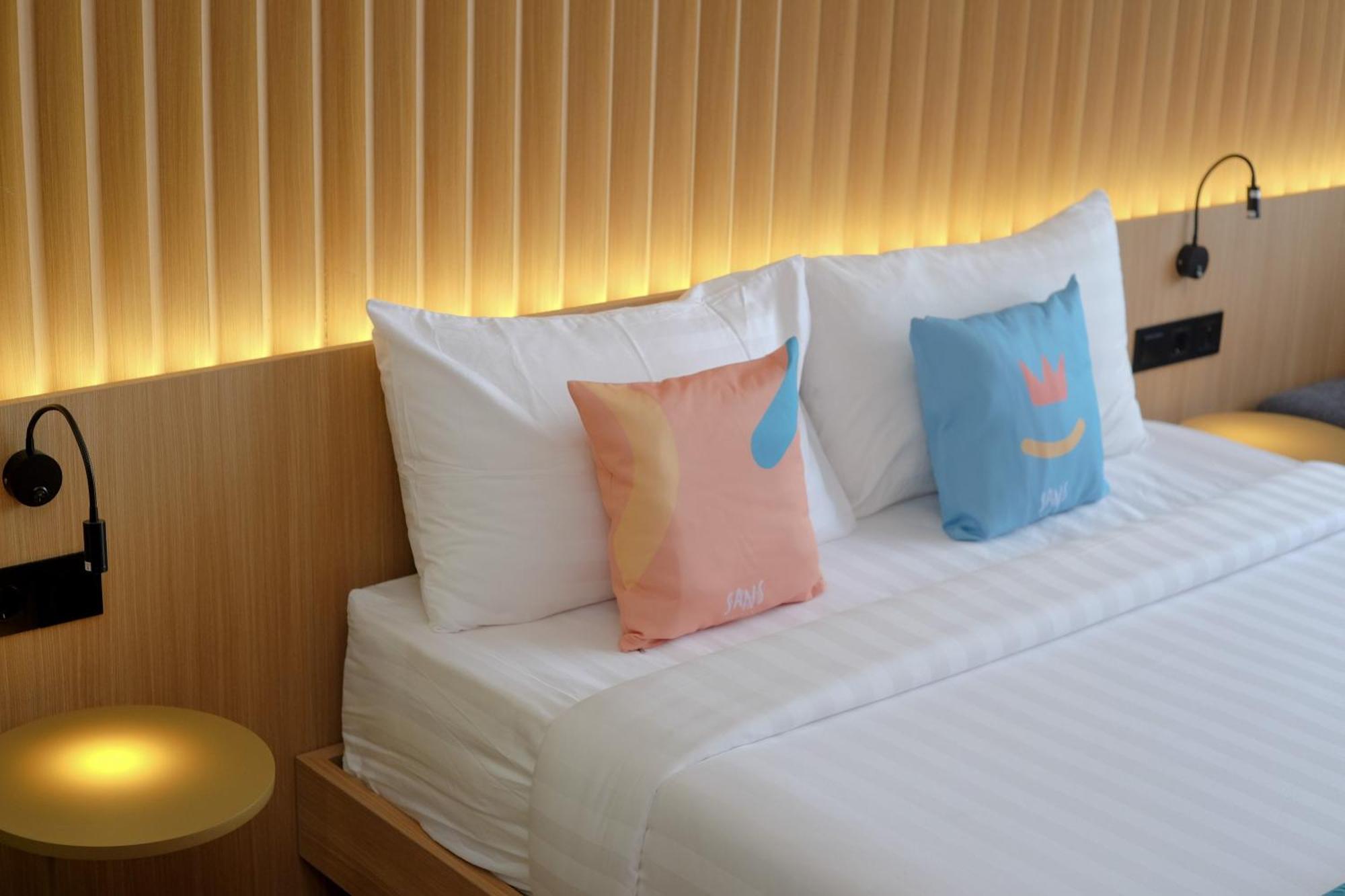 Sans Hotel Rg Living Jogja By Reddoorz Pakualaman Kültér fotó