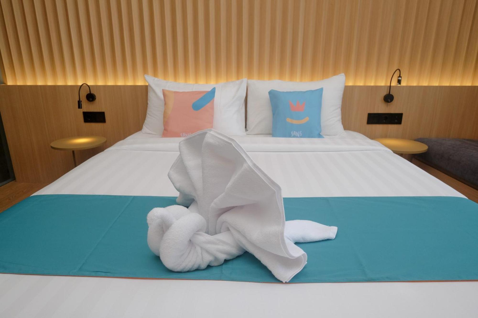 Sans Hotel Rg Living Jogja By Reddoorz Pakualaman Kültér fotó