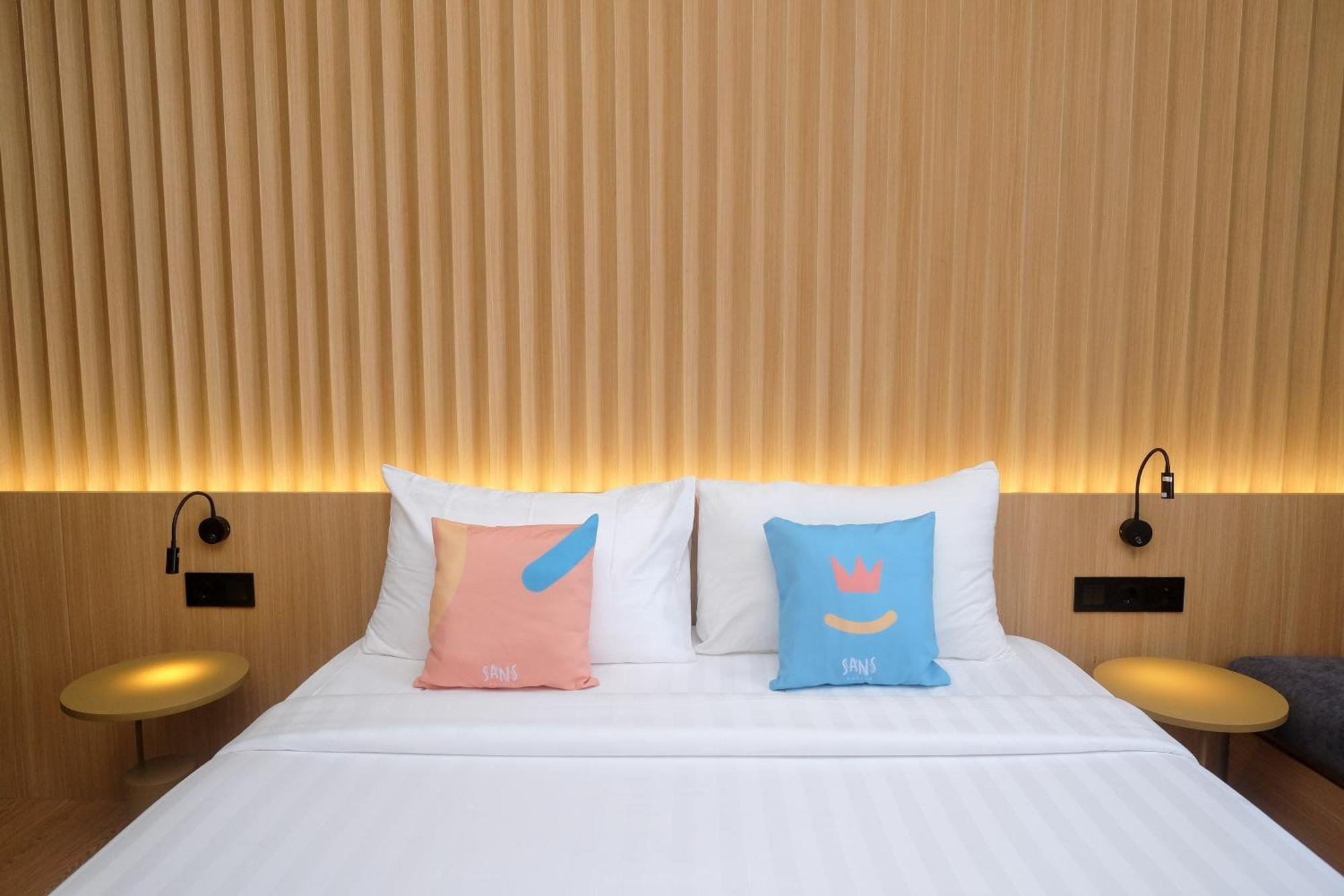 Sans Hotel Rg Living Jogja By Reddoorz Pakualaman Kültér fotó