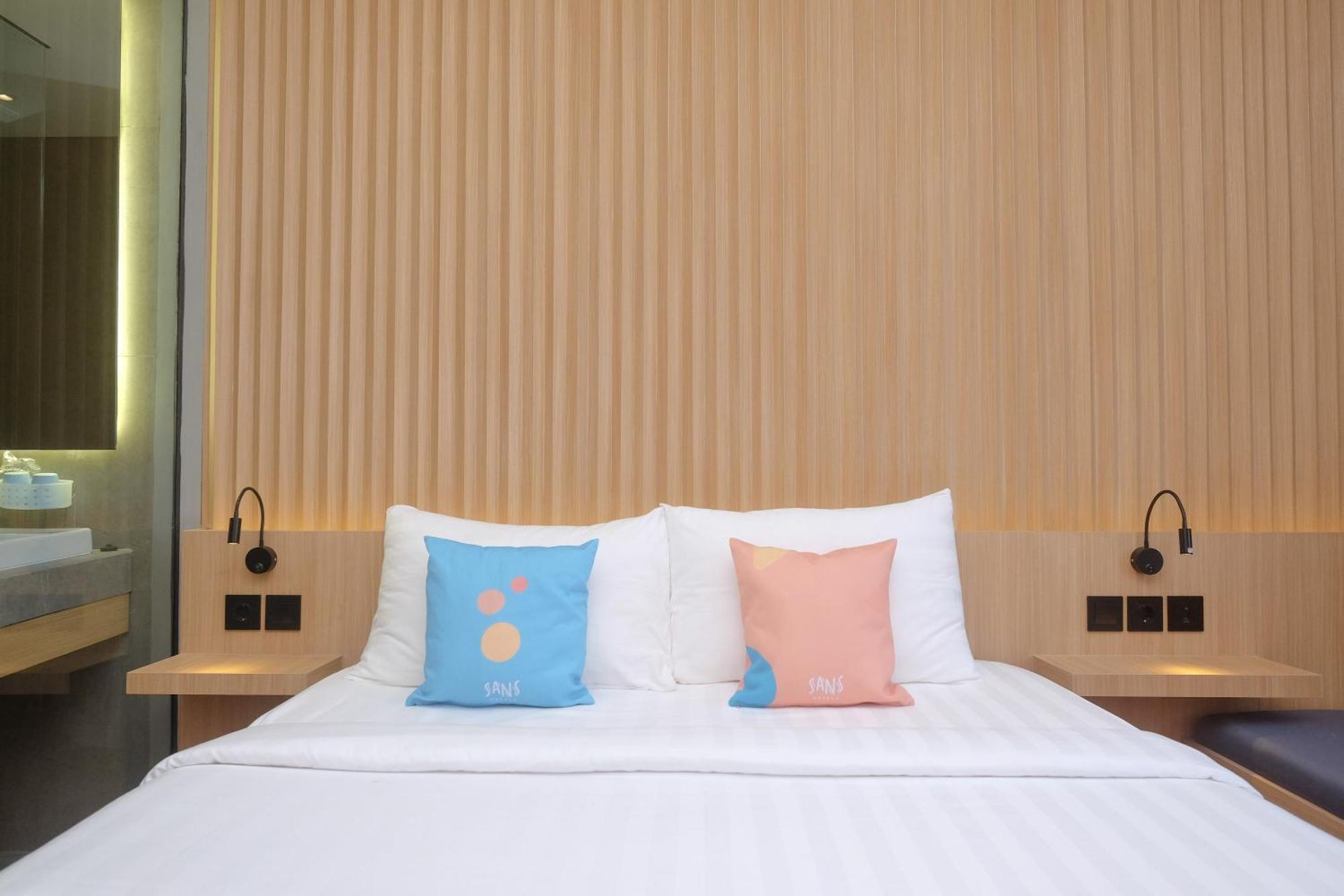 Sans Hotel Rg Living Jogja By Reddoorz Pakualaman Kültér fotó